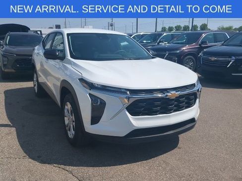 Certified 2024 Chevrolet Trax LS w/ Driver Confidence Package FWD image 8