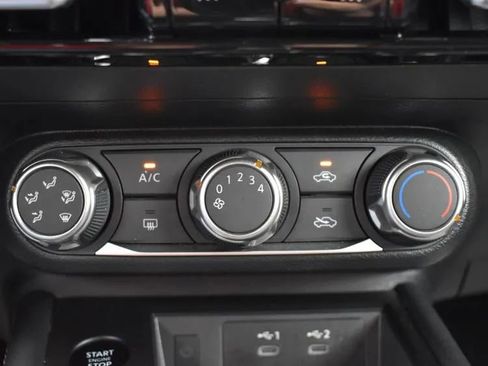 Used 2025 Nissan Kicks SV image 33