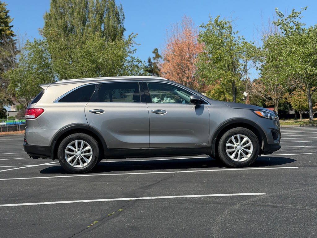 Used 2016 Kia Sorento LX w/ LX Convenience Package AWD/4WD image 6