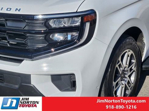 Used 2025 Ford Expedition Active image 11