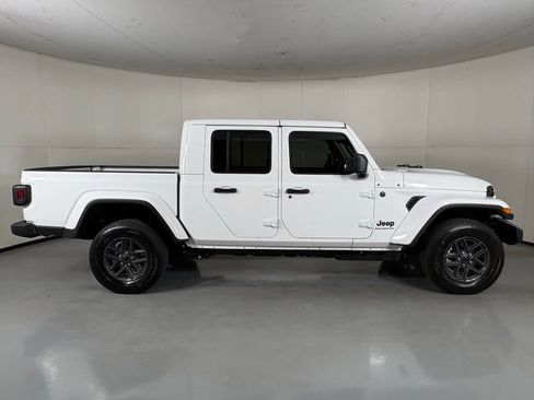 New 2026 Jeep Gladiator Sport AWD/4WD image 9