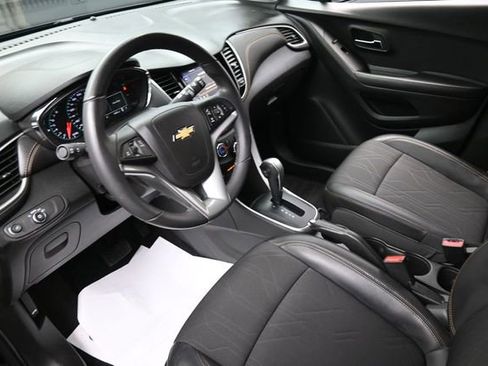 Used 2022 Chevrolet Trax LT w/ LT Convenience Package AWD/4WD image 11
