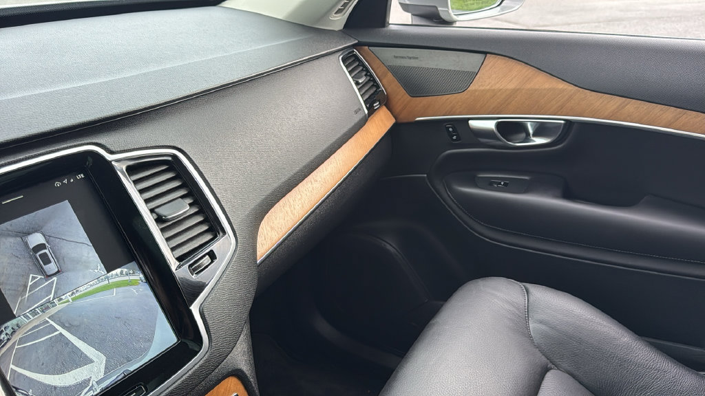 Certified 2025 Volvo XC90 T8 Plus AWD/4WD image 21