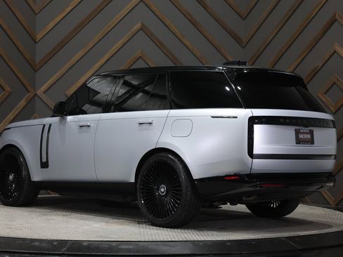 Used 2025 Land Rover Range Rover SE image 10