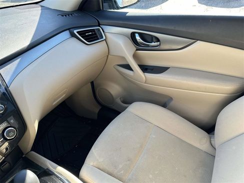 Used 2016 Nissan Rogue SV image 31