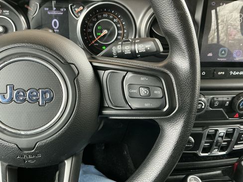 Used 2021 Jeep Wrangler Unlimited Sport image 13