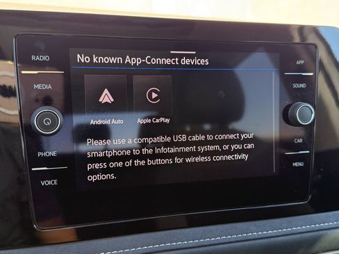 Certified 2025 Volkswagen Taos SE image 10
