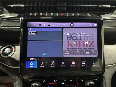 Used 2024 Jeep Grand Cherokee Limited w/ Luxury Tech Group II AWD/4WD image 4