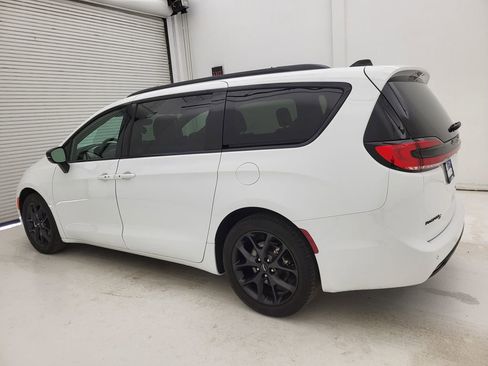 Used 2024 Chrysler Pacifica Touring-L w/ S Appearance Package image 21