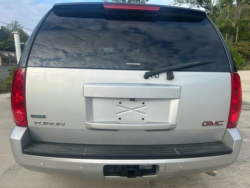 Used 2010 GMC Yukon SLT w/ SLT-2 Equipment Package AWD/4WD image 8