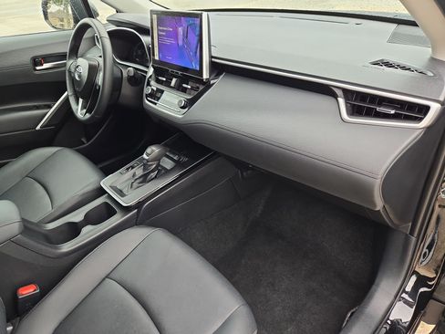 Used 2026 Toyota Corolla Cross XLE FWD image 32