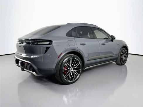 Certified 2025 Porsche Macan Turbo Electric AWD/4WD image 7