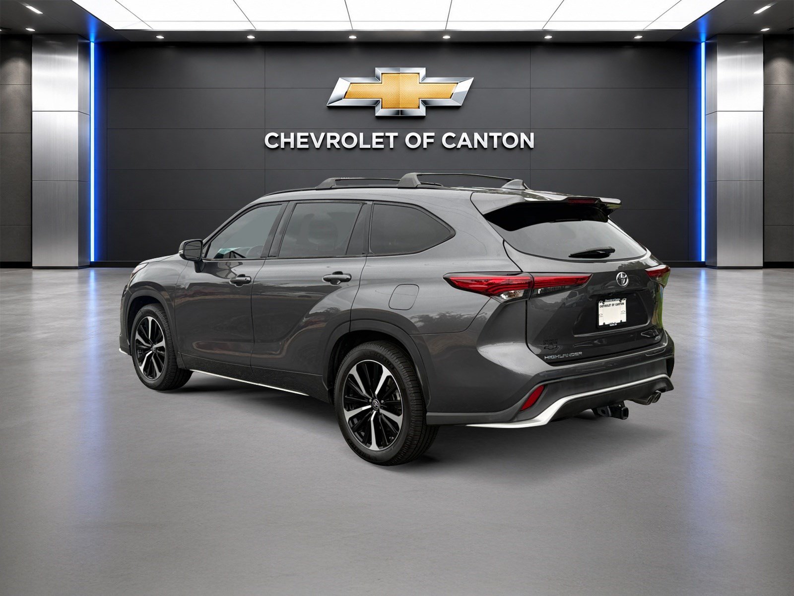 Used 2022 Toyota Highlander XSE FWD image 7
