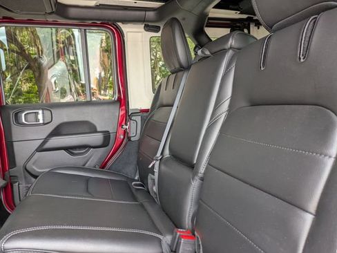Used 2022 Jeep Wrangler Unlimited Sahara w/ Cold Weather Group AWD/4WD image 13