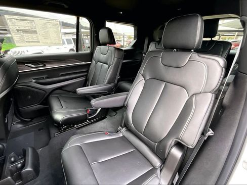 New 2025 Jeep Grand Cherokee L Limited w/ Black Appearance Package AWD/4WD image 22