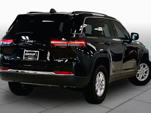 Used 2023 Jeep Grand Cherokee Laredo AWD/4WD image 12