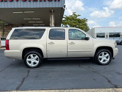 Used 2008 Chevrolet Suburban LT w/ LT Preferred Equipment Group RWD image 8