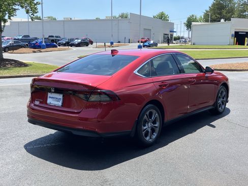 Used 2023 Honda Accord EX image 10