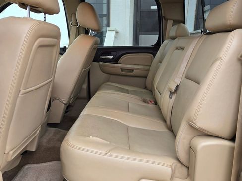 Used 2014 GMC Sierra 2500 Denali w/ Suspension Package, Off-Road image 11