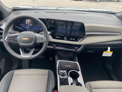 New 2026 Chevrolet Equinox LT w/ Convenience Package II FWD image 13