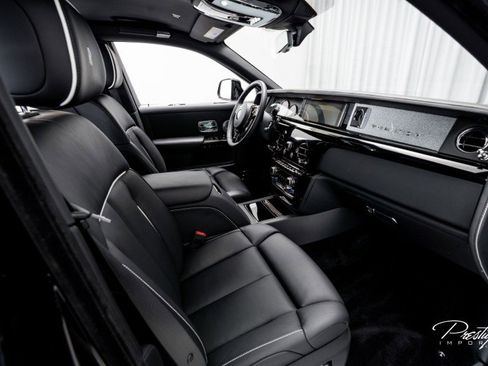 Used 2022 Rolls-Royce Phantom Sedan image 35