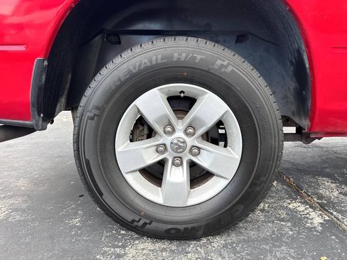 Used 2020 RAM 1500 Classic SLT AWD/4WD image 29