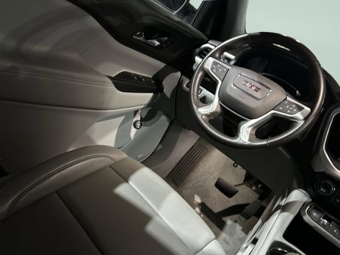 Used 2023 GMC Acadia SLT image 42
