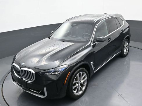 Used 2024 BMW X5 xDrive40i w/ Premium Package image 32