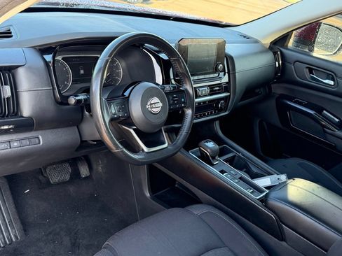 Used 2022 Nissan Pathfinder SV FWD image 14