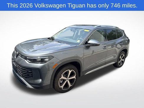 Used 2026 Volkswagen Tiguan SE AWD/4WD image 1