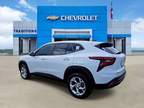 New 2026 Chevrolet Trax LS w/ LS Convenience Package FWD image 7