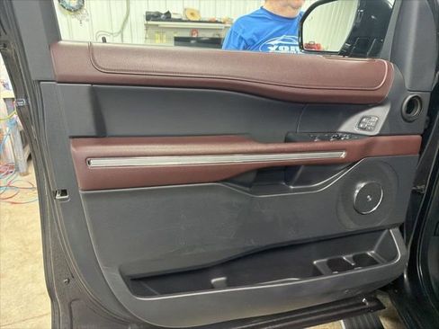 Used 2024 Ford Expedition Limited image 15