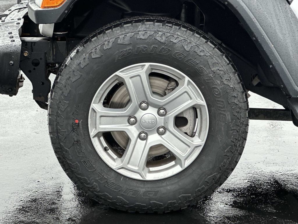 Used 2018 Jeep Wrangler Unlimited Sport S AWD/4WD image 9