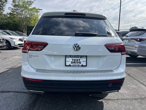 Used 2019 Volkswagen Tiguan SE w/ Panoramic Sunroof Package FWD image 4
