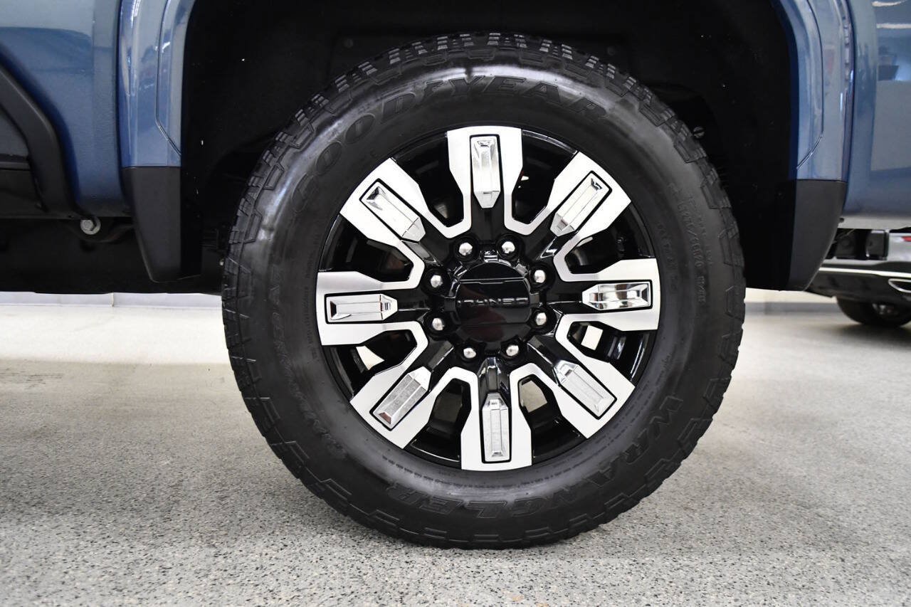 Used 2025 GMC Sierra 2500 Denali w/ Denali Reserve Package AWD/4WD image 39
