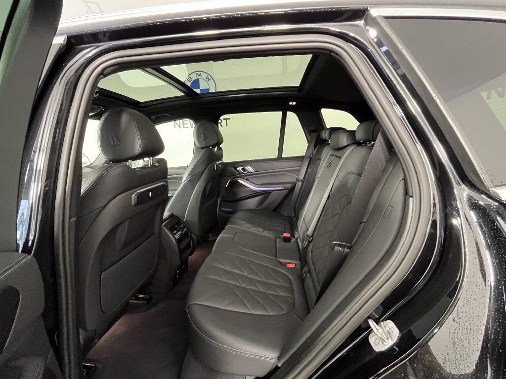 Certified 2024 BMW X5 xDrive40i w/ Parking Assistance Package AWD/4WD image 4