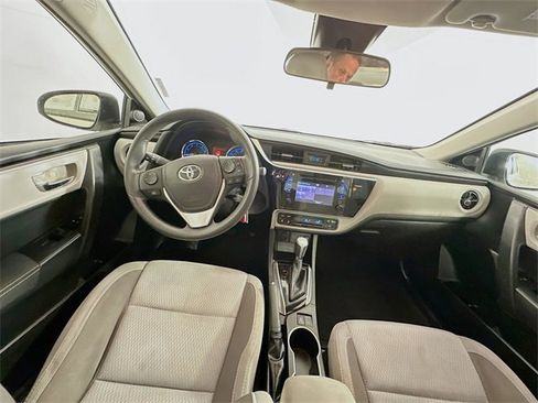 Used 2017 Toyota Corolla LE image 20