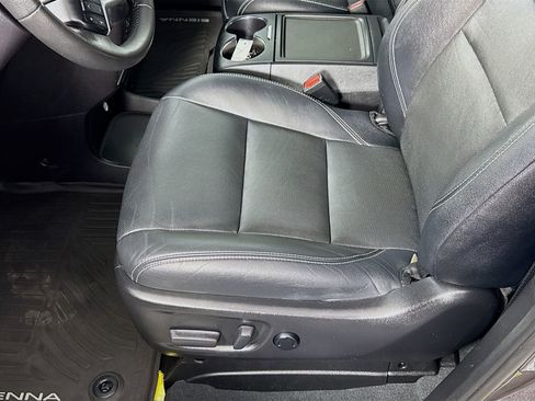 Used 2020 Toyota Sienna SE w/ SE Preferred Package FWD image 15