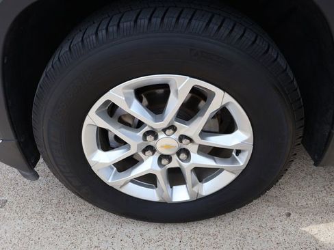 Used 2020 Chevrolet Traverse LT FWD image 34