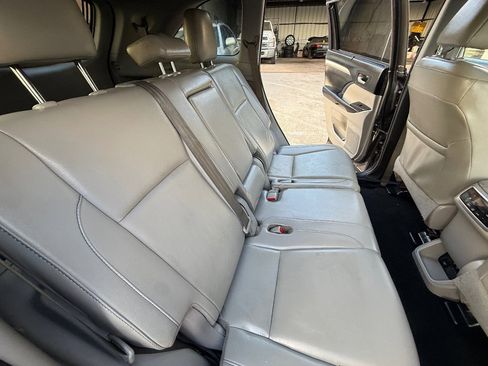 Used 2019 Toyota Highlander XLE FWD image 17