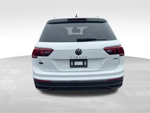 Certified 2024 Volkswagen Tiguan SE image 5