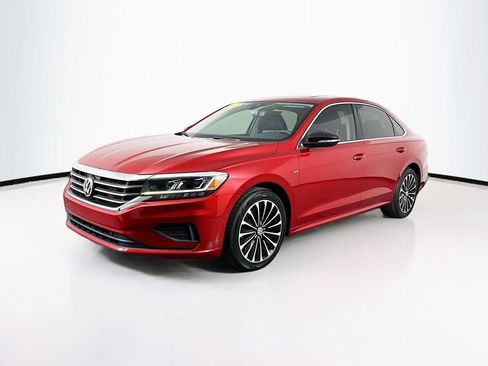 Used 2022 Volkswagen Passat 2.0T FWD image 3