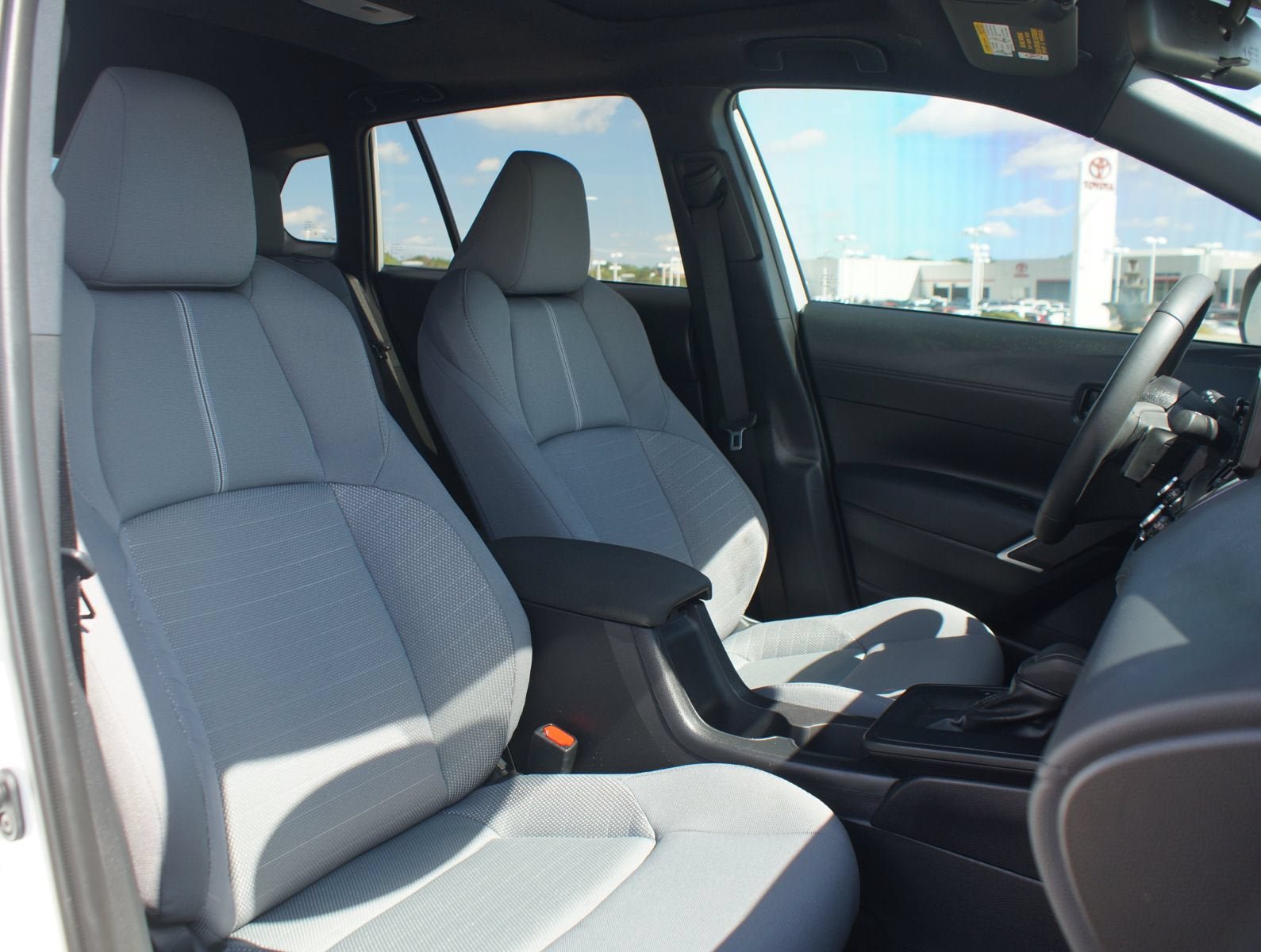 Used 2026 Toyota Corolla Cross AWD Hybrid w/ Moonroof Package image 28
