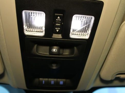 Used 2018 RAM 1500 Laramie w/ Convenience Group AWD/4WD image 28