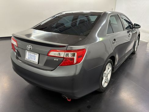 Used 2014 Toyota Camry SE FWD image 9