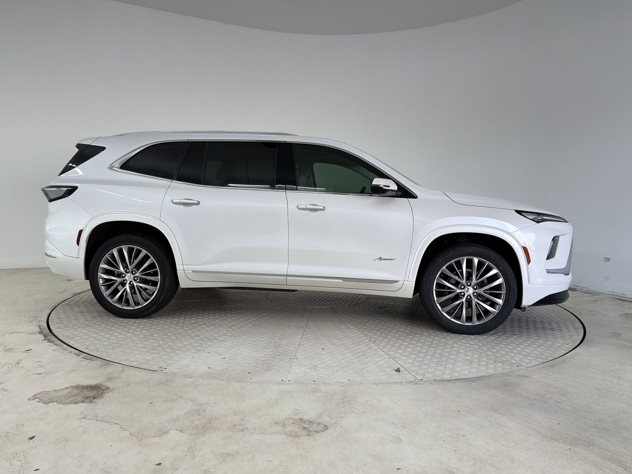 Used 2025 Buick Enclave Avenir AWD/4WD image 8