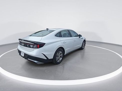 Used 2025 Hyundai Sonata SE image 8