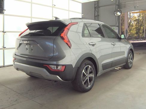 Used 2023 Kia Niro EX w/ EX Cold Weather Package FWD image 6