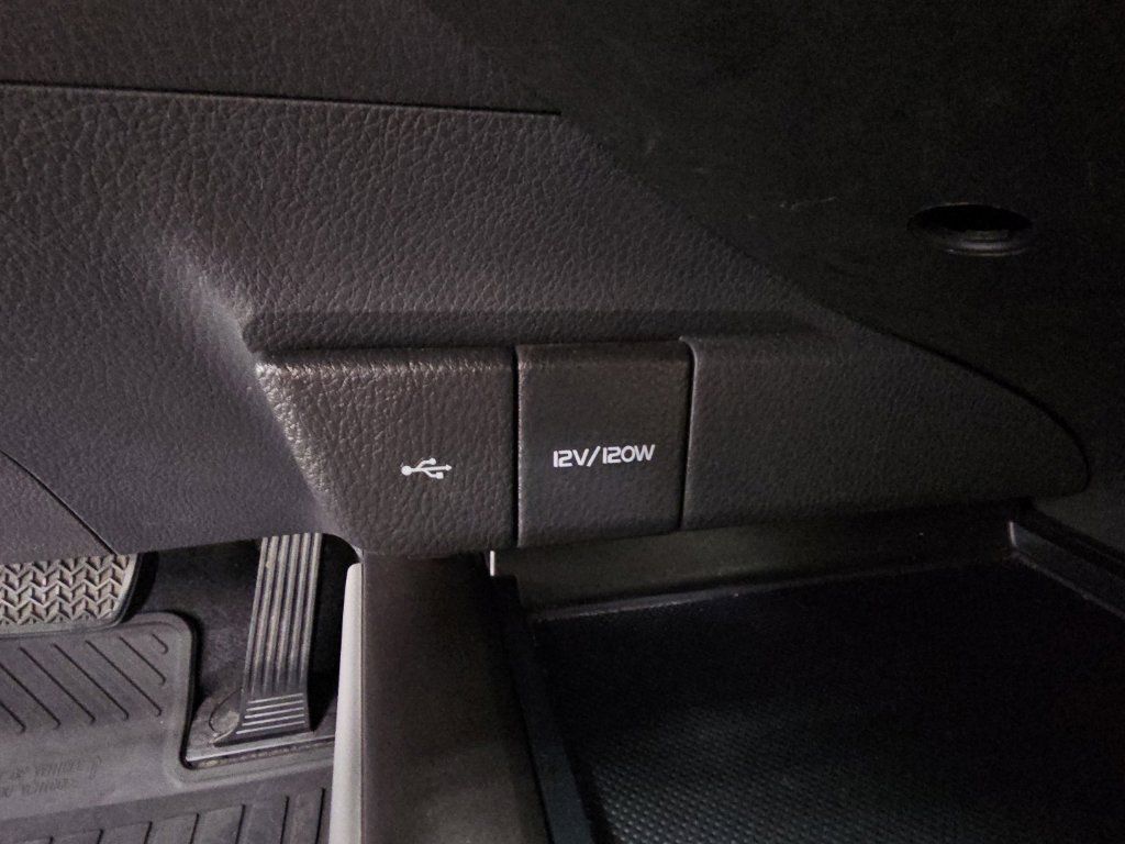 Used 2021 Toyota Camry SE FWD image 19