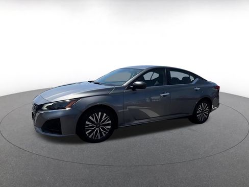 Used 2025 Nissan Altima 2.5 SV FWD image 5